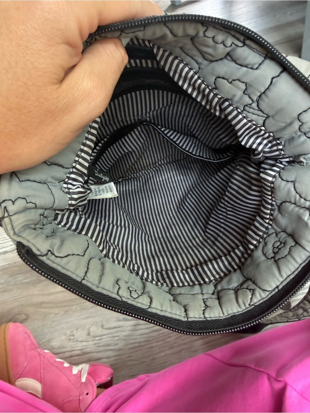 Thirty-One Gray & Black Quilted Poppy Floral Crossbody Shoulder Bag W Accent “C” - Picture 12 of 12